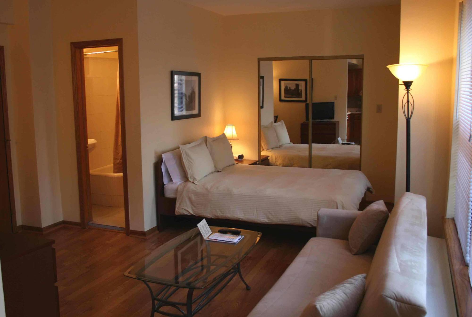 Dewitt Hotel And Suites Chicago Room photo