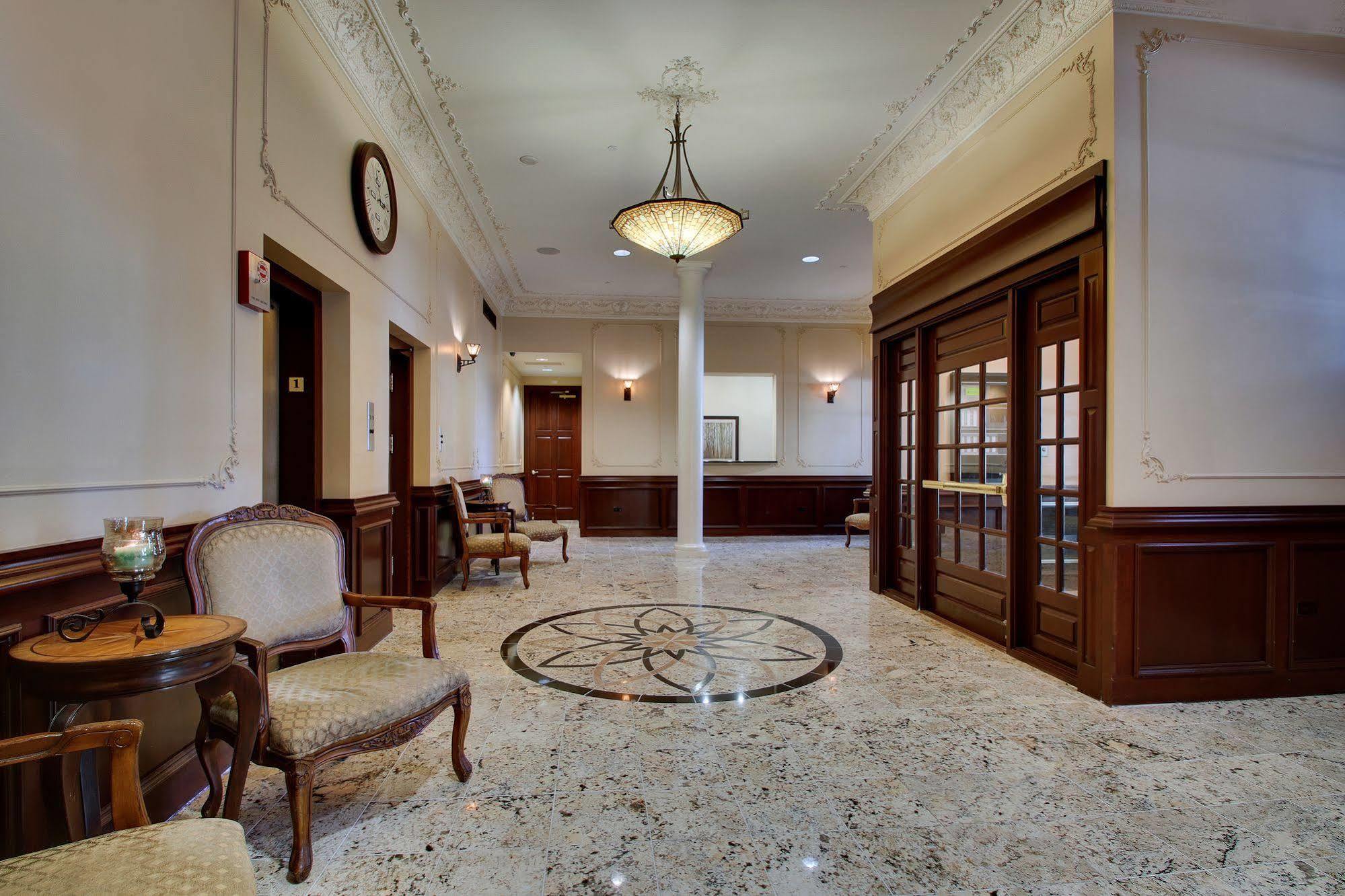 Dewitt Hotel And Suites Chicago Exterior photo