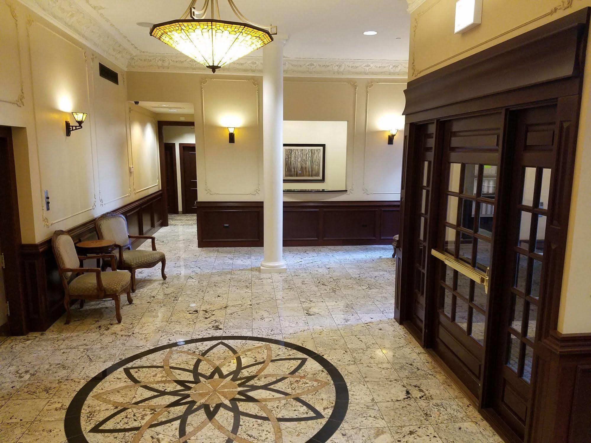 Dewitt Hotel And Suites Chicago Exterior photo